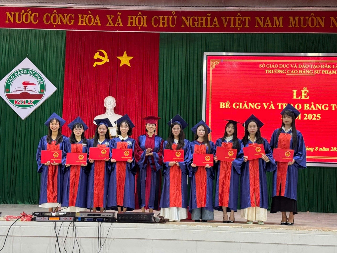 Lễ bế giảng và trao bằng tốt nghiệp năm 2025
